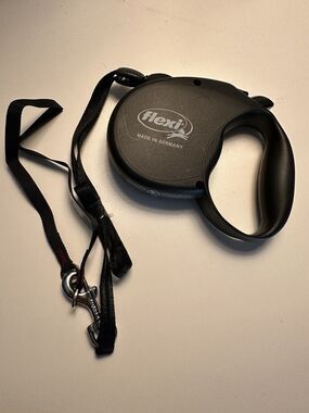 Flexi 83848267 16 ft Small Retractable Dog Leash - Black